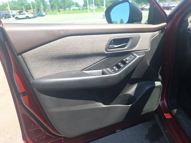 Used 2023 Nissan Rogue S AWD/4WD image 20