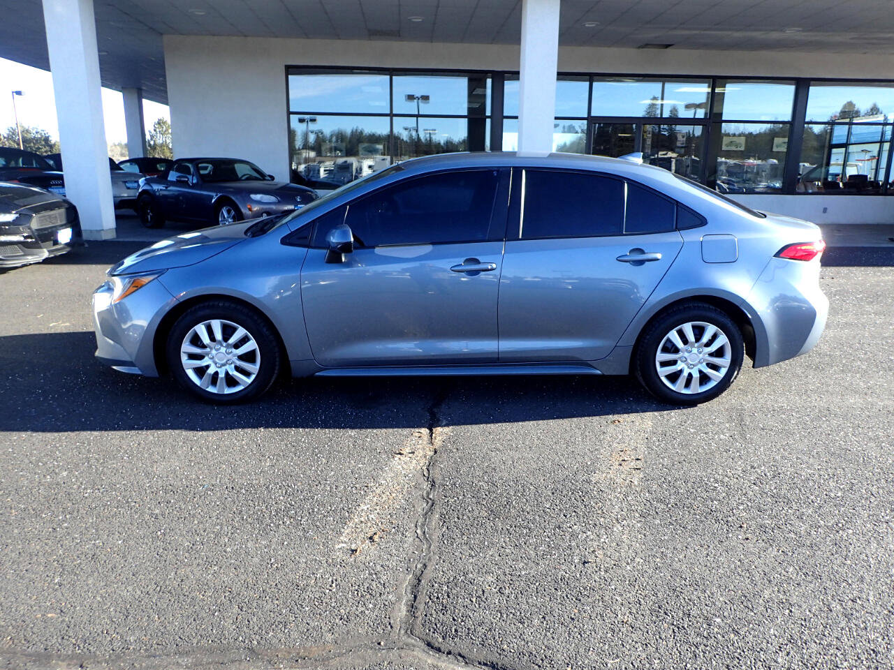 Used 2020 Toyota Corolla LE image 2