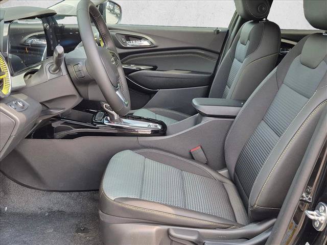 New 2026 Chevrolet Trax LT w/ Midnight Edition FWD image 4