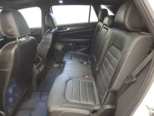 Used 2024 Volkswagen Atlas Cross Sport SEL R-Line AWD/4WD image 28