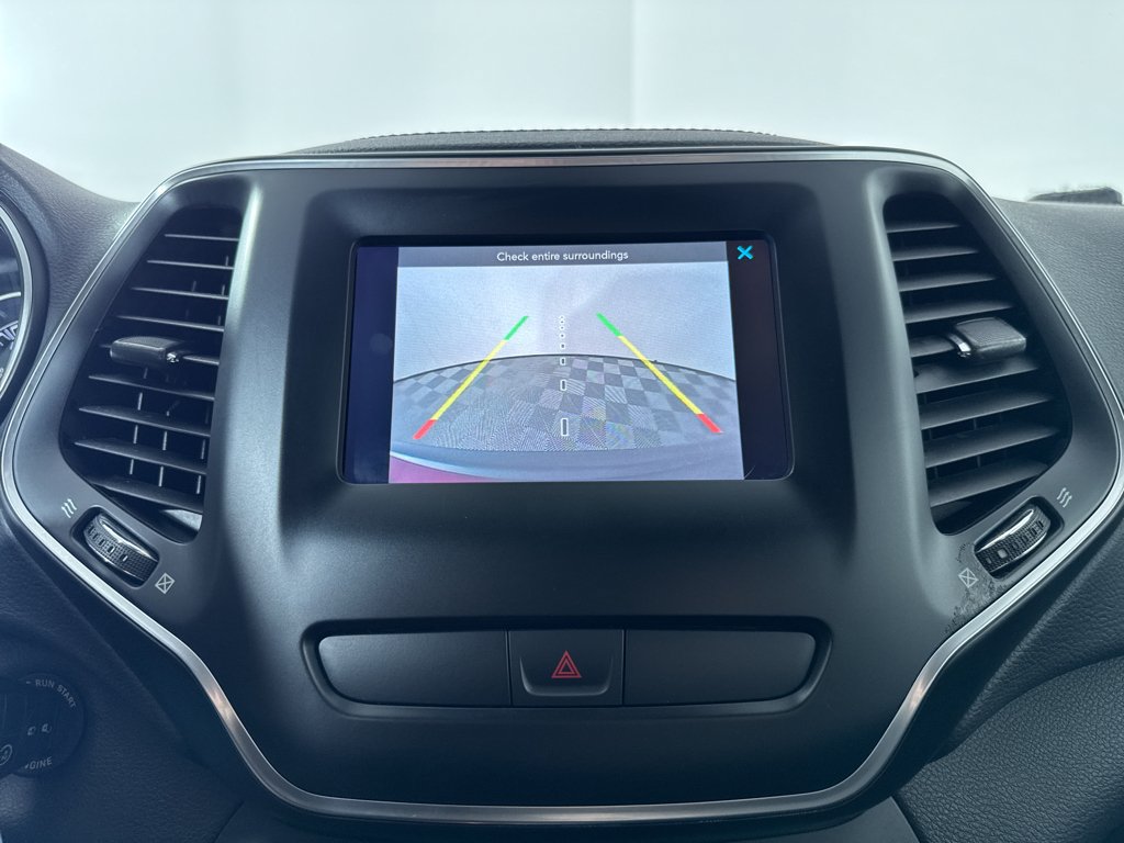 Used 2019 Jeep Cherokee Latitude w/ Cold Weather Group AWD/4WD image 15