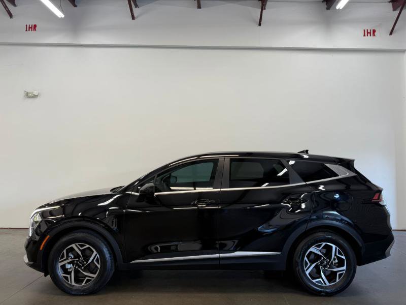 Used 2023 Kia Sportage LX image 3