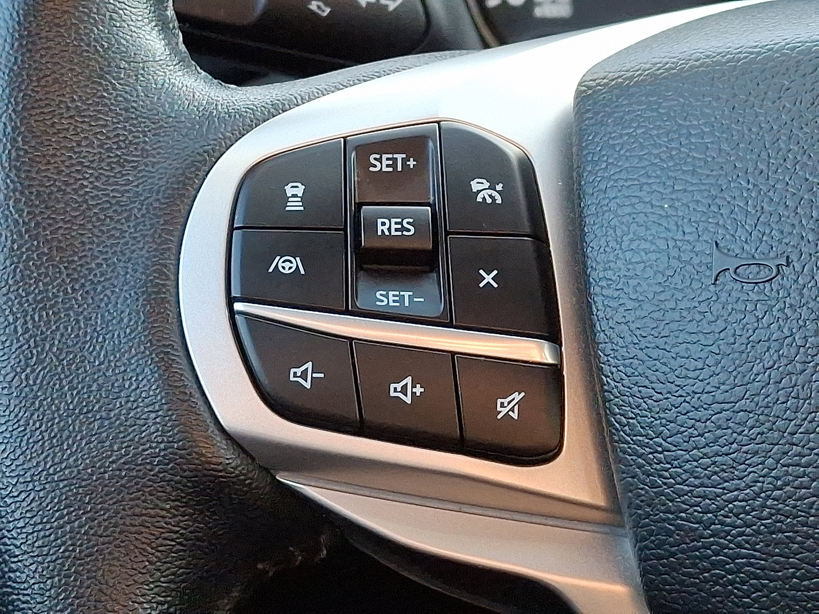 Used 2022 Ford Explorer XLT w/ Equipment Group 202A image 22