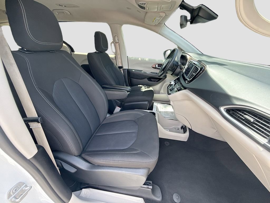 Used 2023 Chrysler Voyager LX FWD image 29