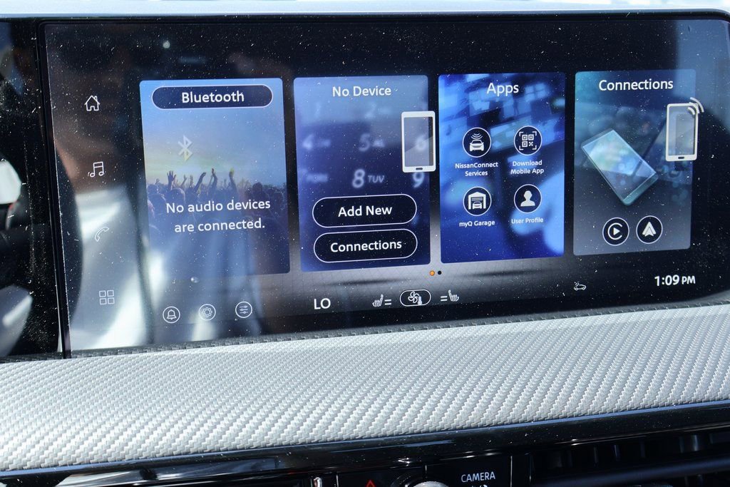 New 2026 Nissan Kicks SR w/ Cold Weather Package image 3