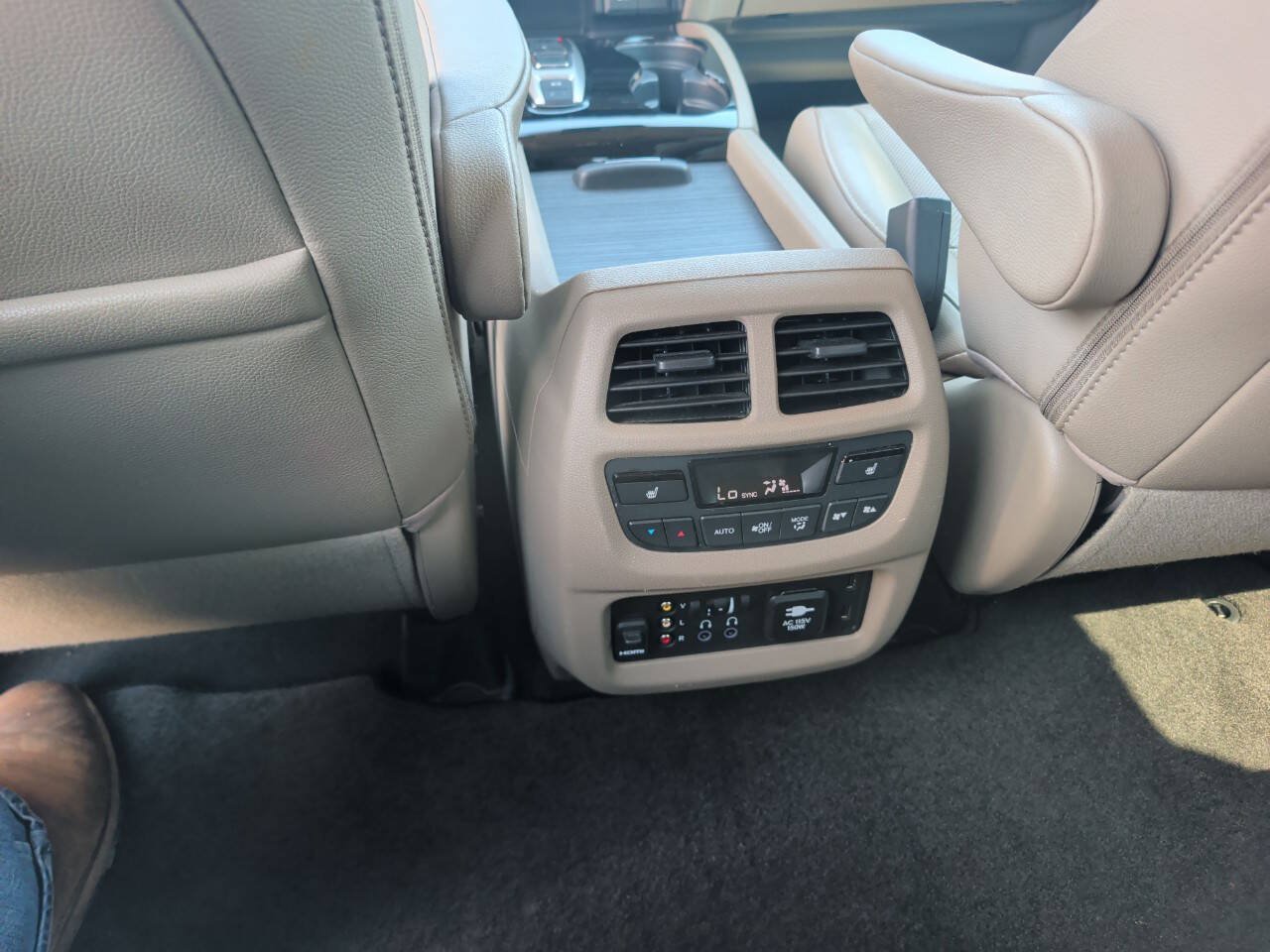 Used 2016 Honda Pilot Elite image 32