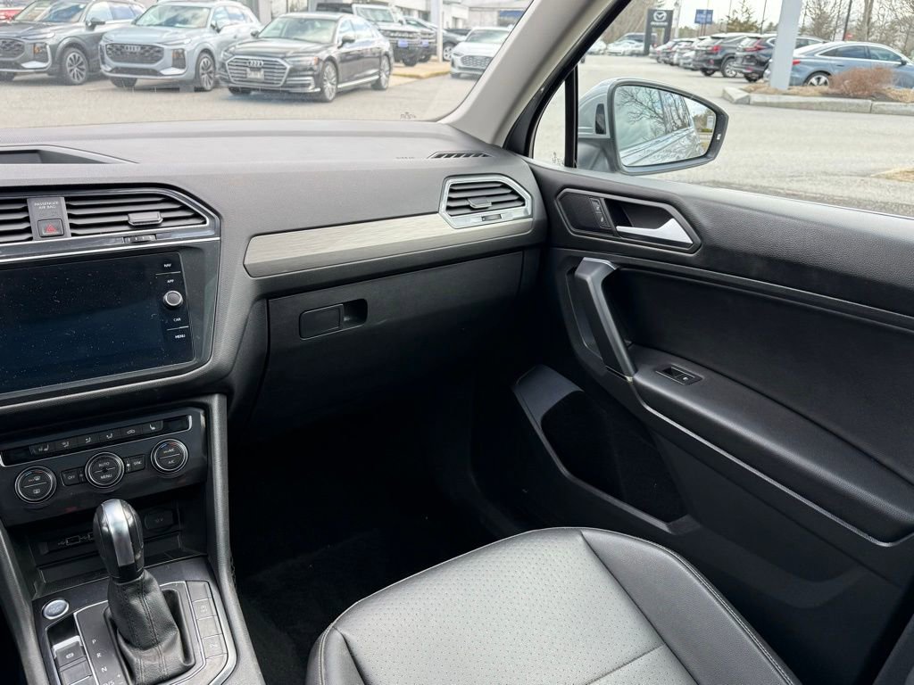 Used 2020 Volkswagen Tiguan SEL image 29