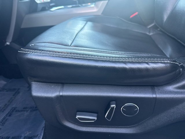 Used 2017 Ford F350 Lariat image 19