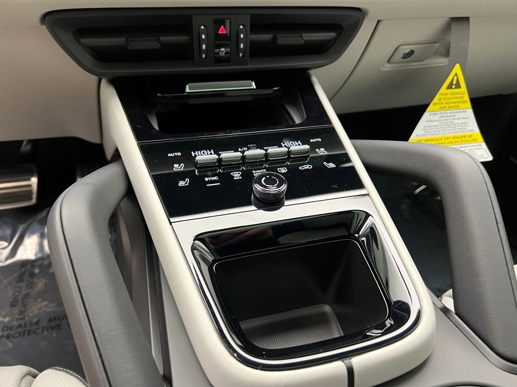 Used 2025 Porsche Cayenne image 11