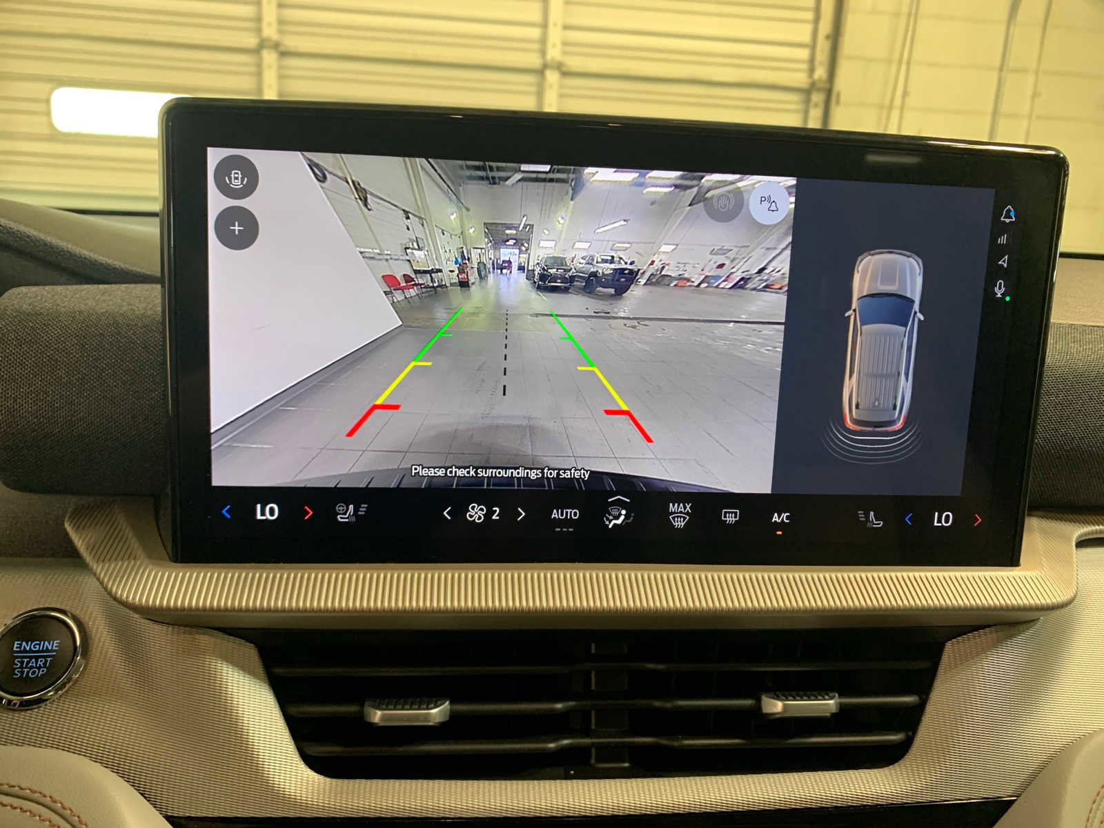 Used 2025 Ford Explorer Active w/ Active Comfort Package image 5