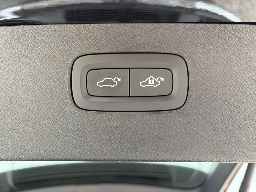 Used 2024 Volvo XC90 B5 Plus image 34