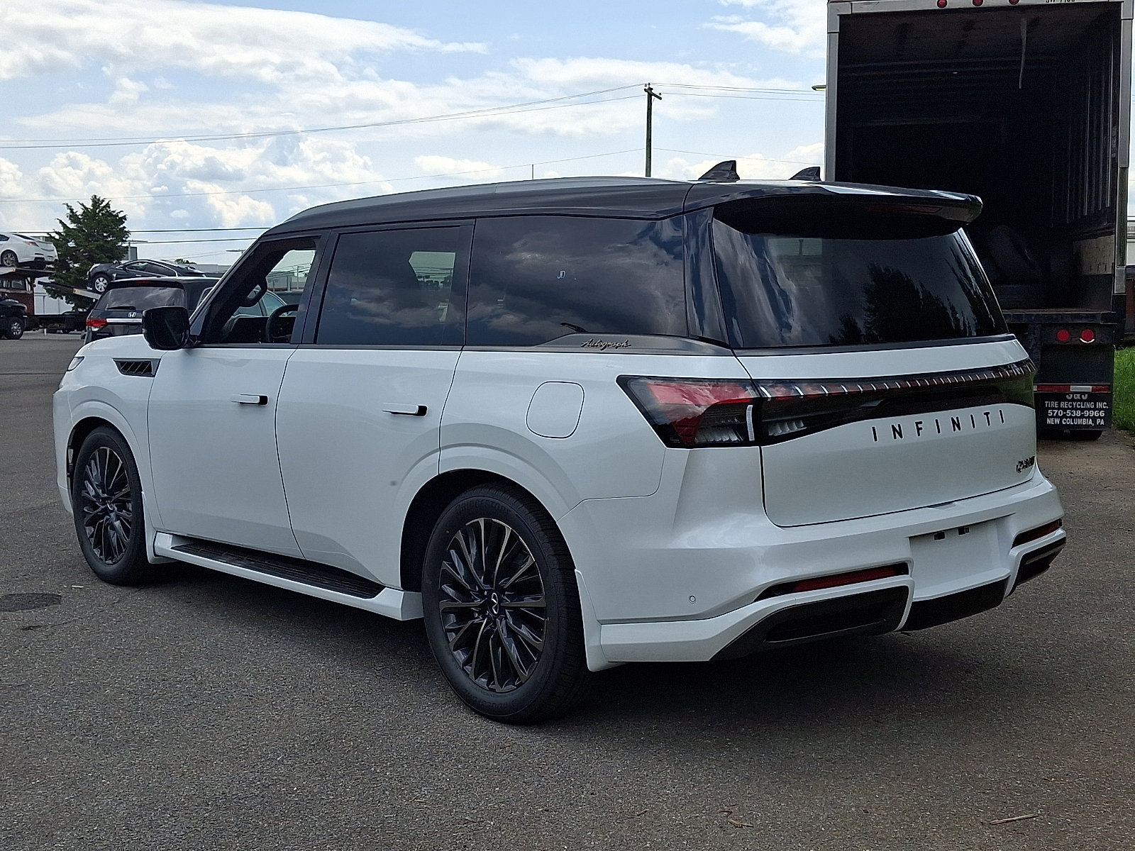 New 2027 INFINITI QX80 Autograph w/ Premium Cargo Package AWD/4WD image 3