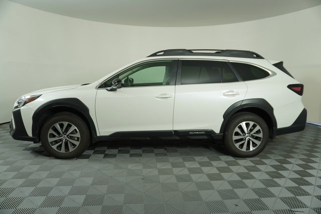 Used 2025 Subaru Outback Premium image 4