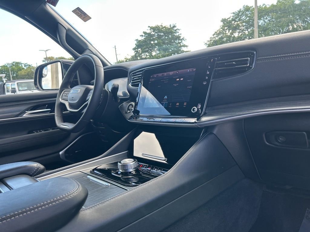 Used 2023 Jeep Wagoneer Series III w/ Preferred Equipment Group image 20