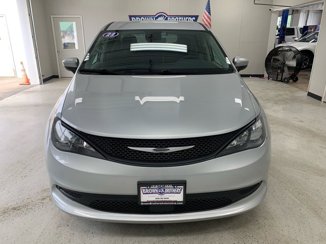 Used 2023 Chrysler Voyager LX image 15