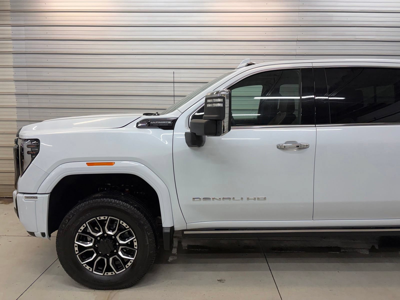 Used 2026 GMC Sierra 3500 Denali Ultimate AWD/4WD image 3