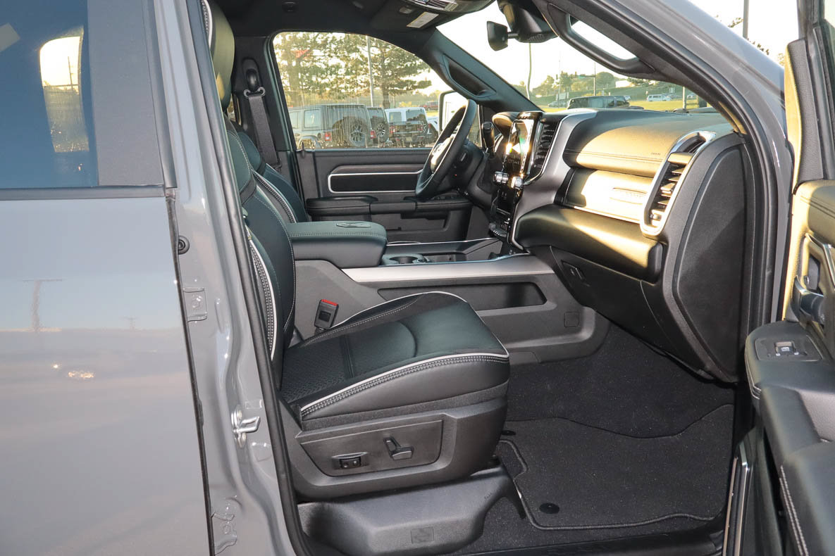 New 2027 RAM 2500 Laramie AWD/4WD image 31