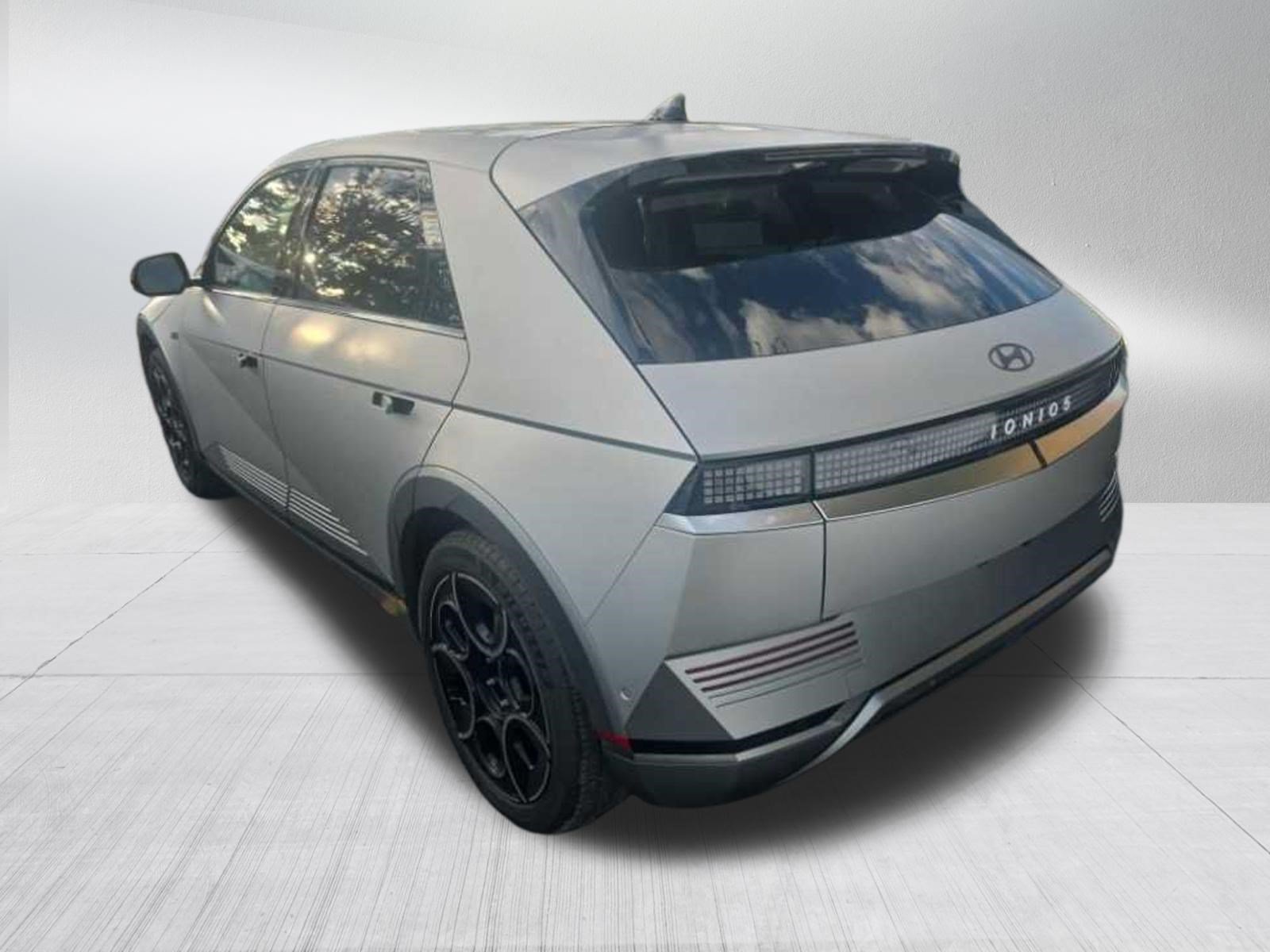 Certified 2024 Hyundai Ioniq 5 Limited AWD/4WD image 8