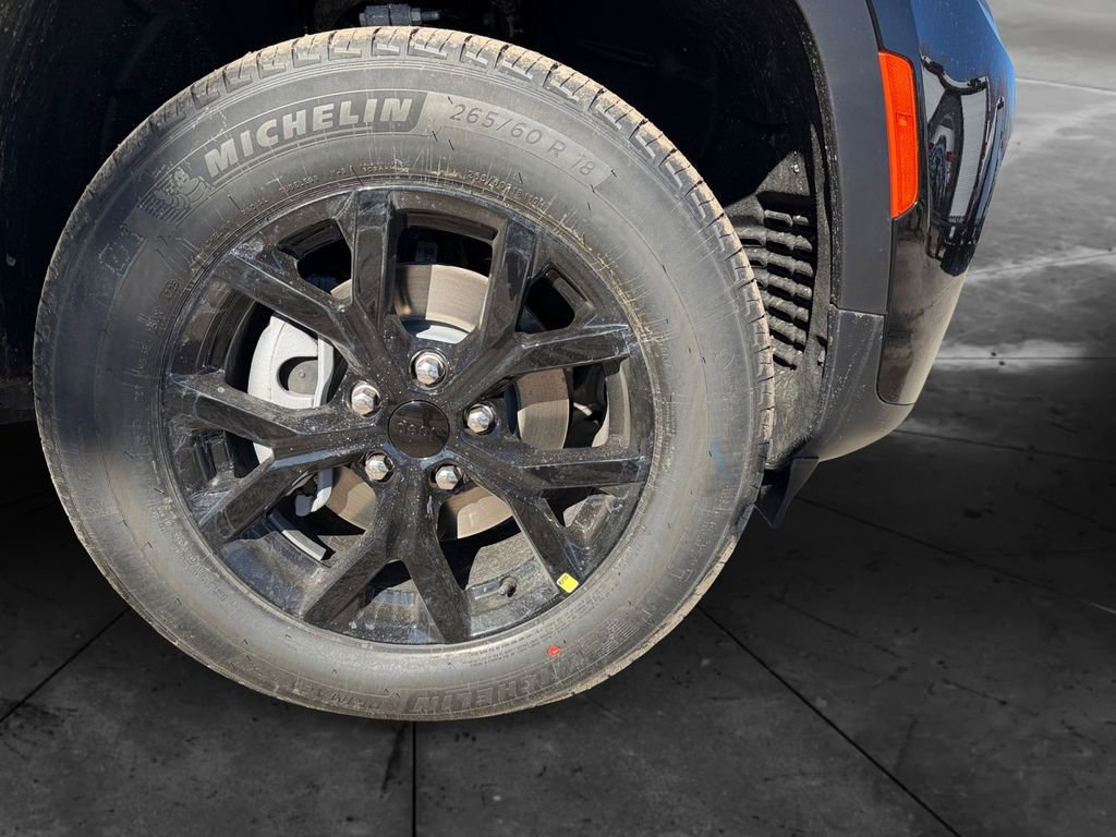 New 2026 Jeep Grand Cherokee Laredo image 32