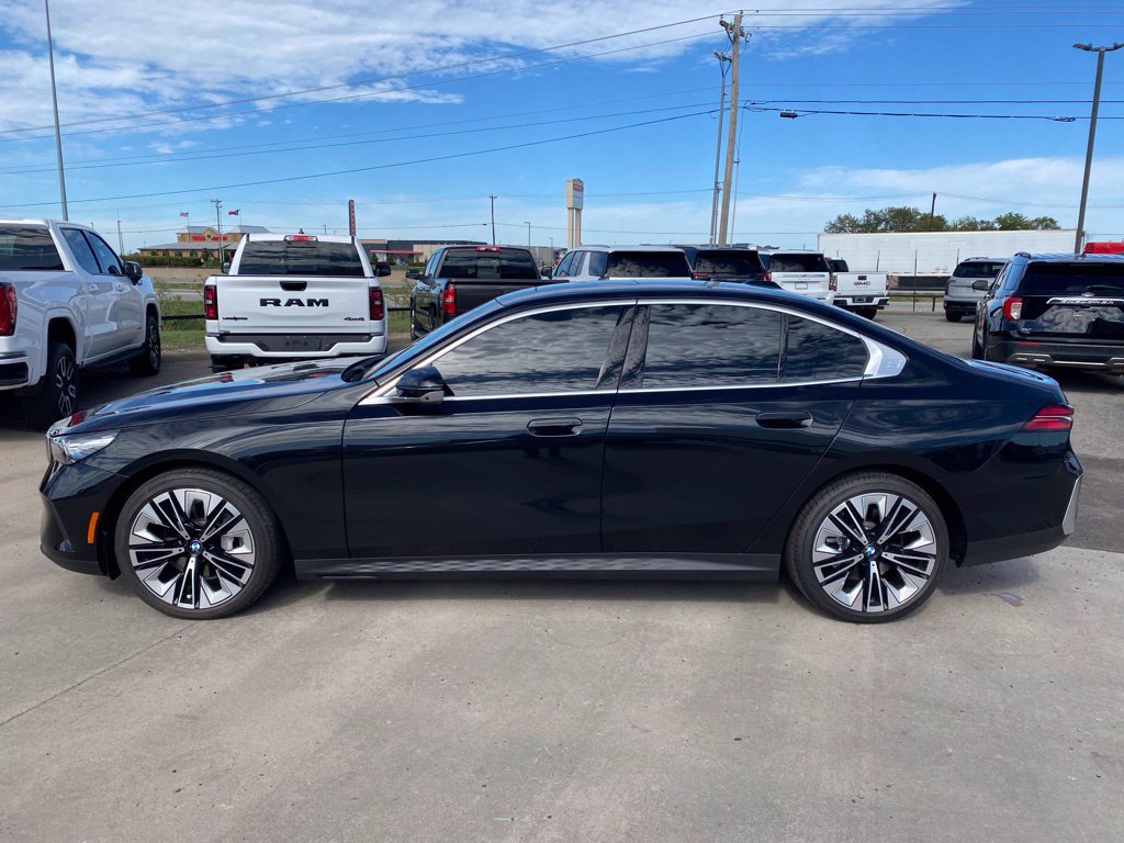 Used 2026 BMW 540i xDrive w/ Premium Package AWD/4WD image 2
