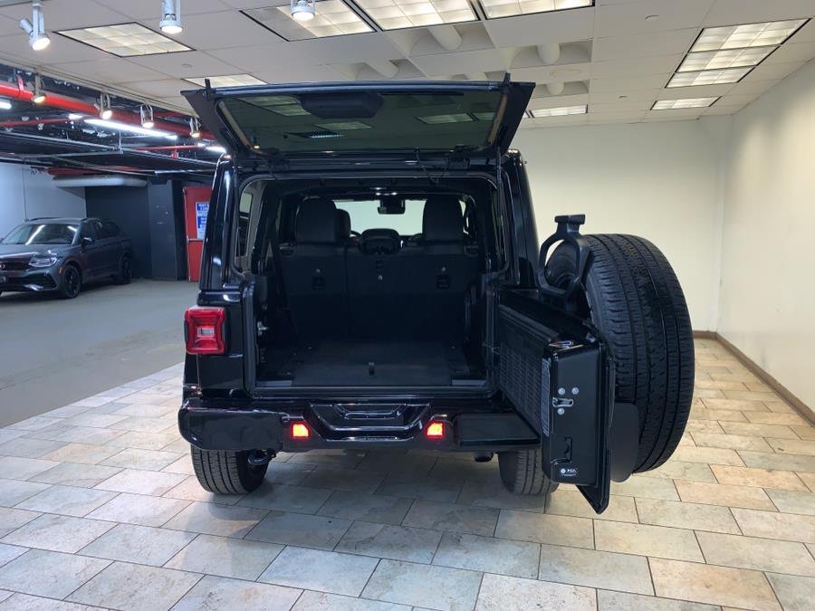 Used 2022 Jeep Wrangler Unlimited Sahara AWD/4WD image 8