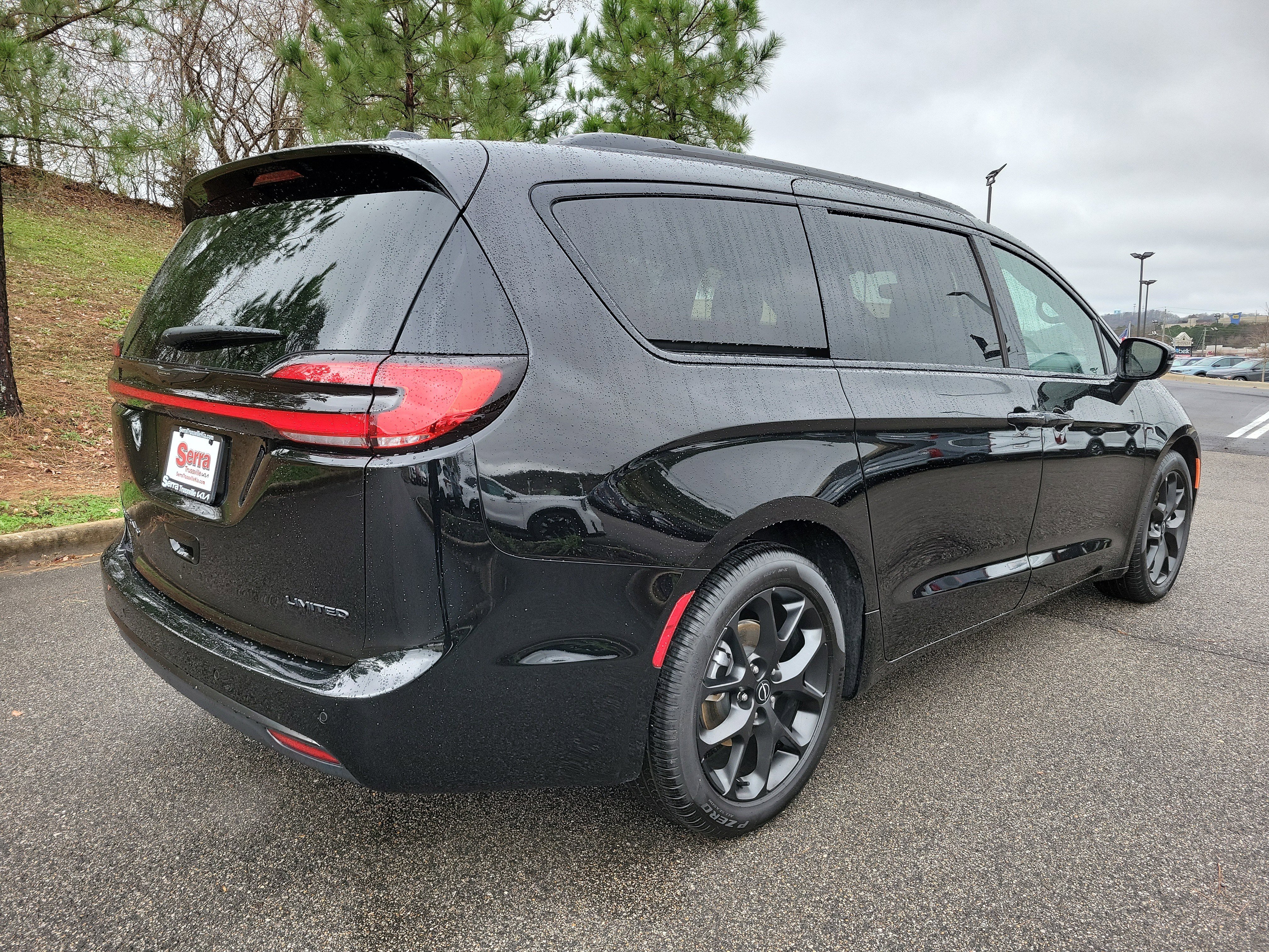 Used 2025 Chrysler Pacifica Limited image 27