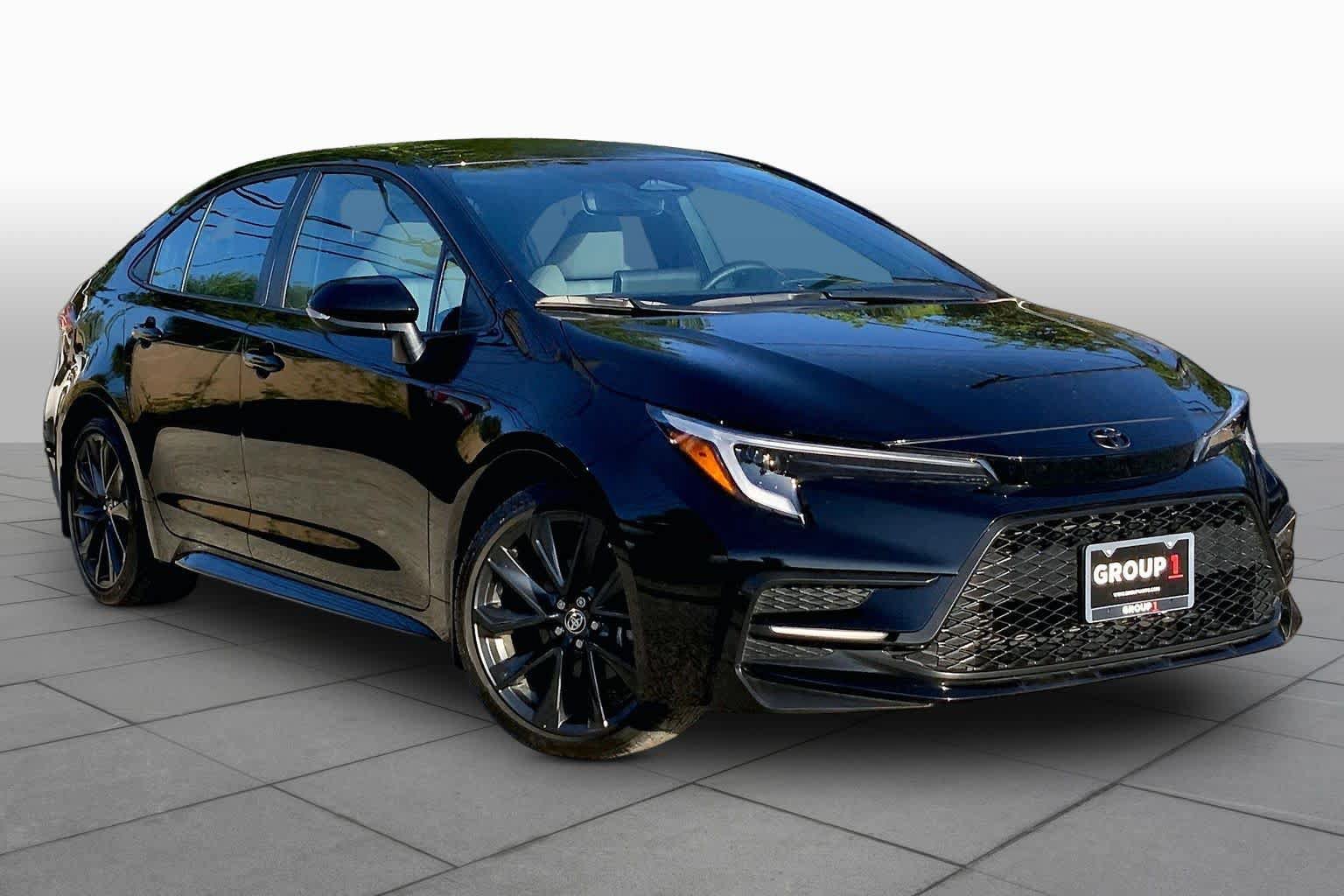 Used 2026 Toyota Corolla SE FWD image 3