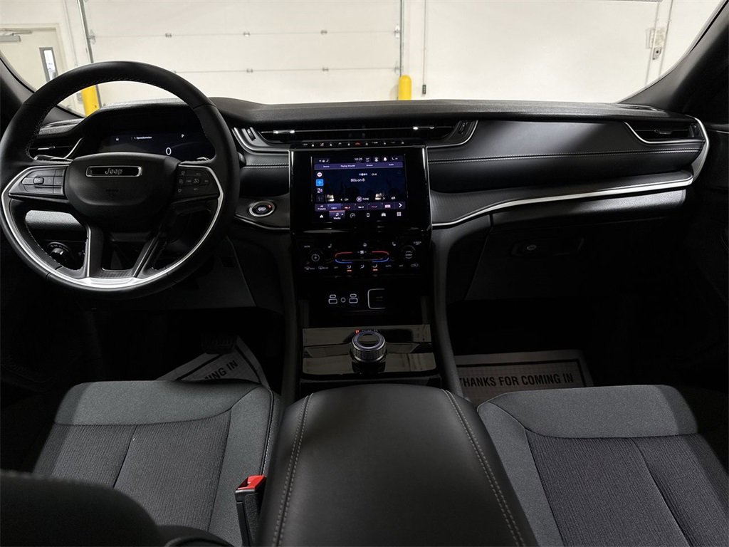 Used 2025 Jeep Grand Cherokee Laredo X w/ Luxury Tech Group I image 10