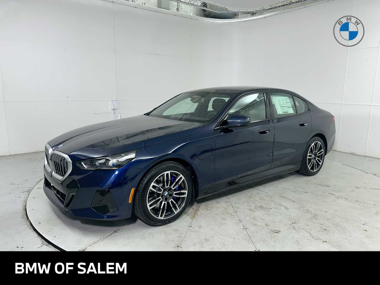 New 2026 BMW 550e xDrive video 1