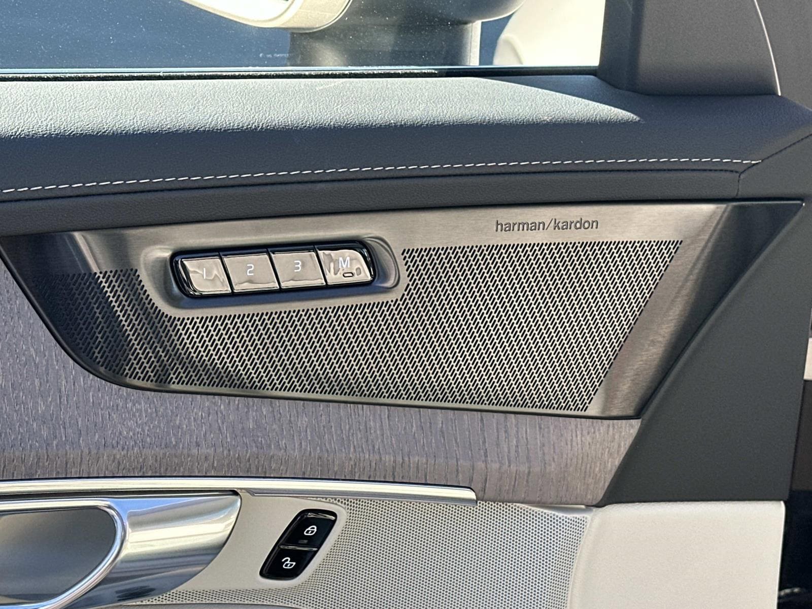 New 2026 Volvo XC90 B6 Ultra AWD/4WD image 12