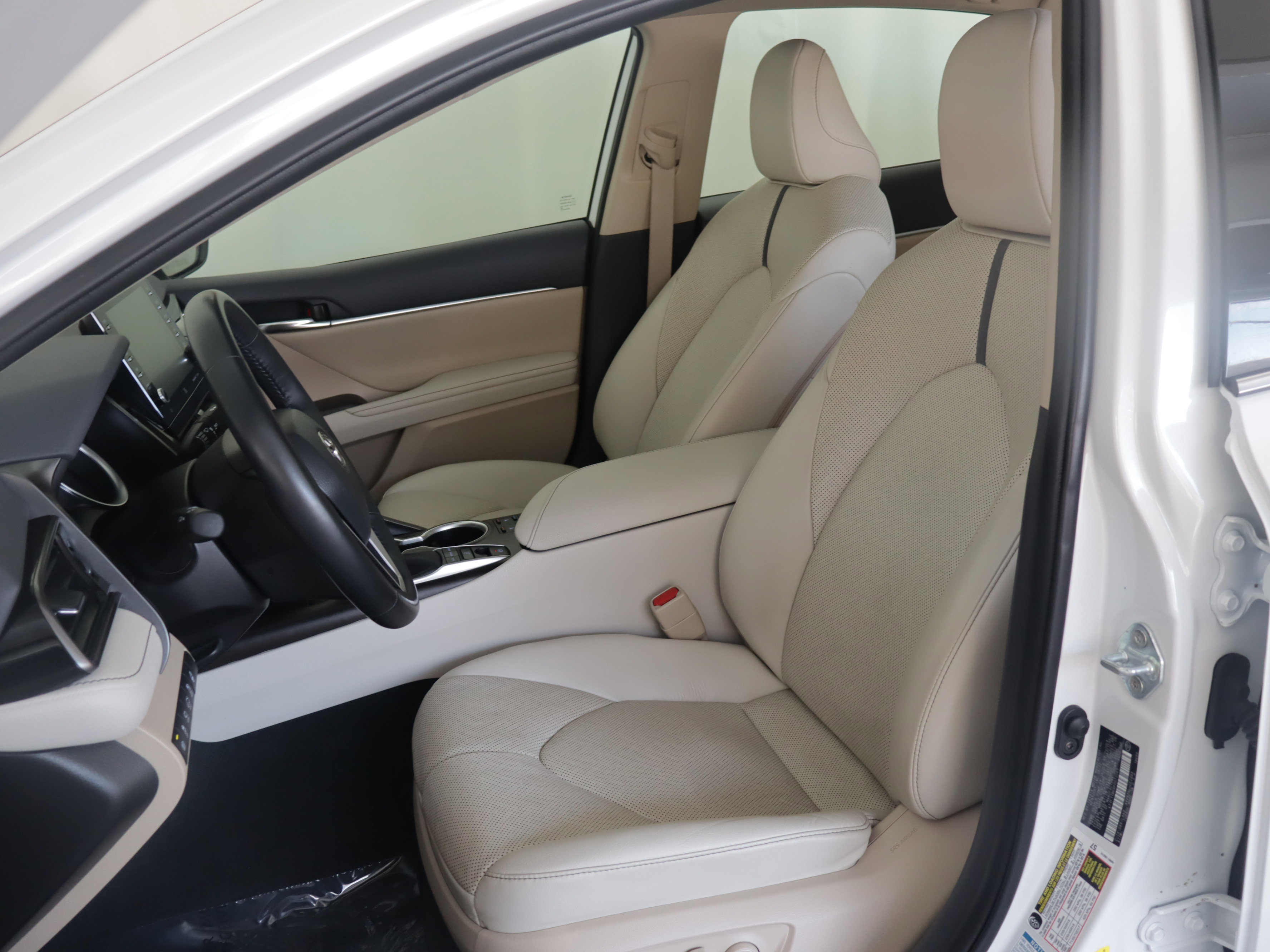 Used 2023 Toyota Camry XLE w/ Navigation Package AWD/4WD image 8