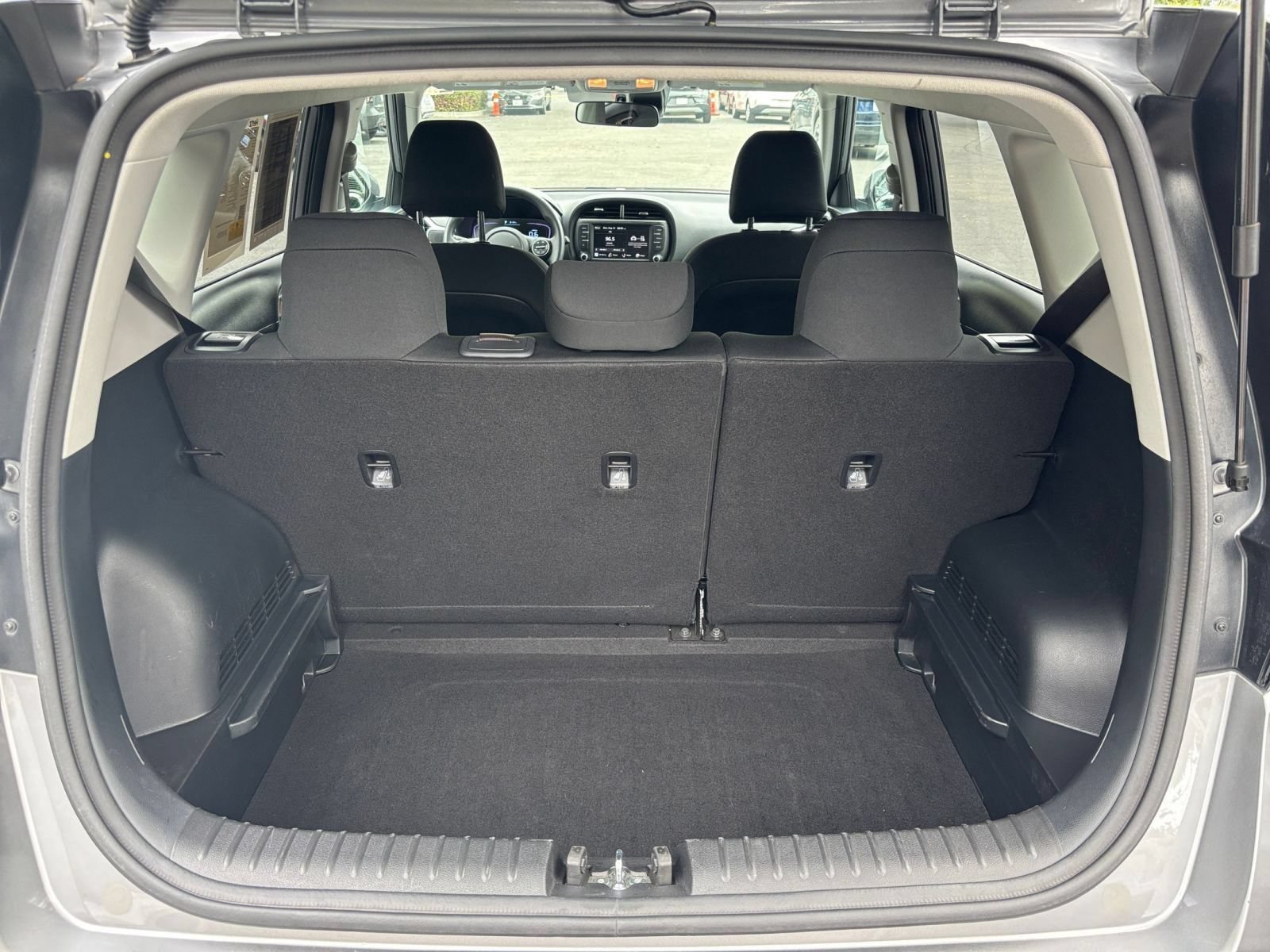Used 2025 Kia Soul LX w/ LX Technology Package FWD image 24