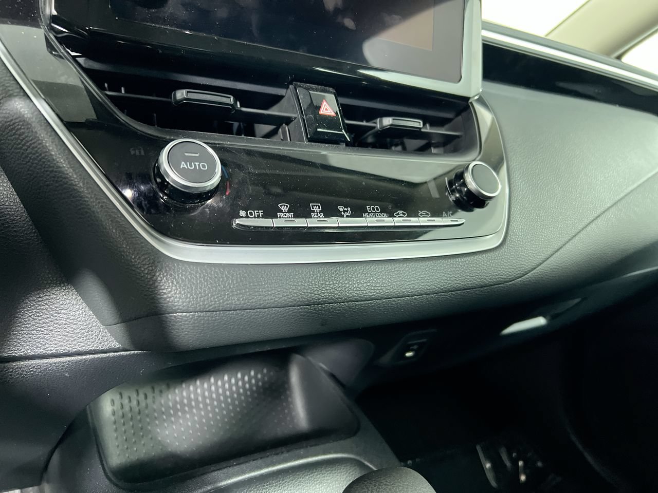 Used 2024 Toyota Corolla LE FWD image 19