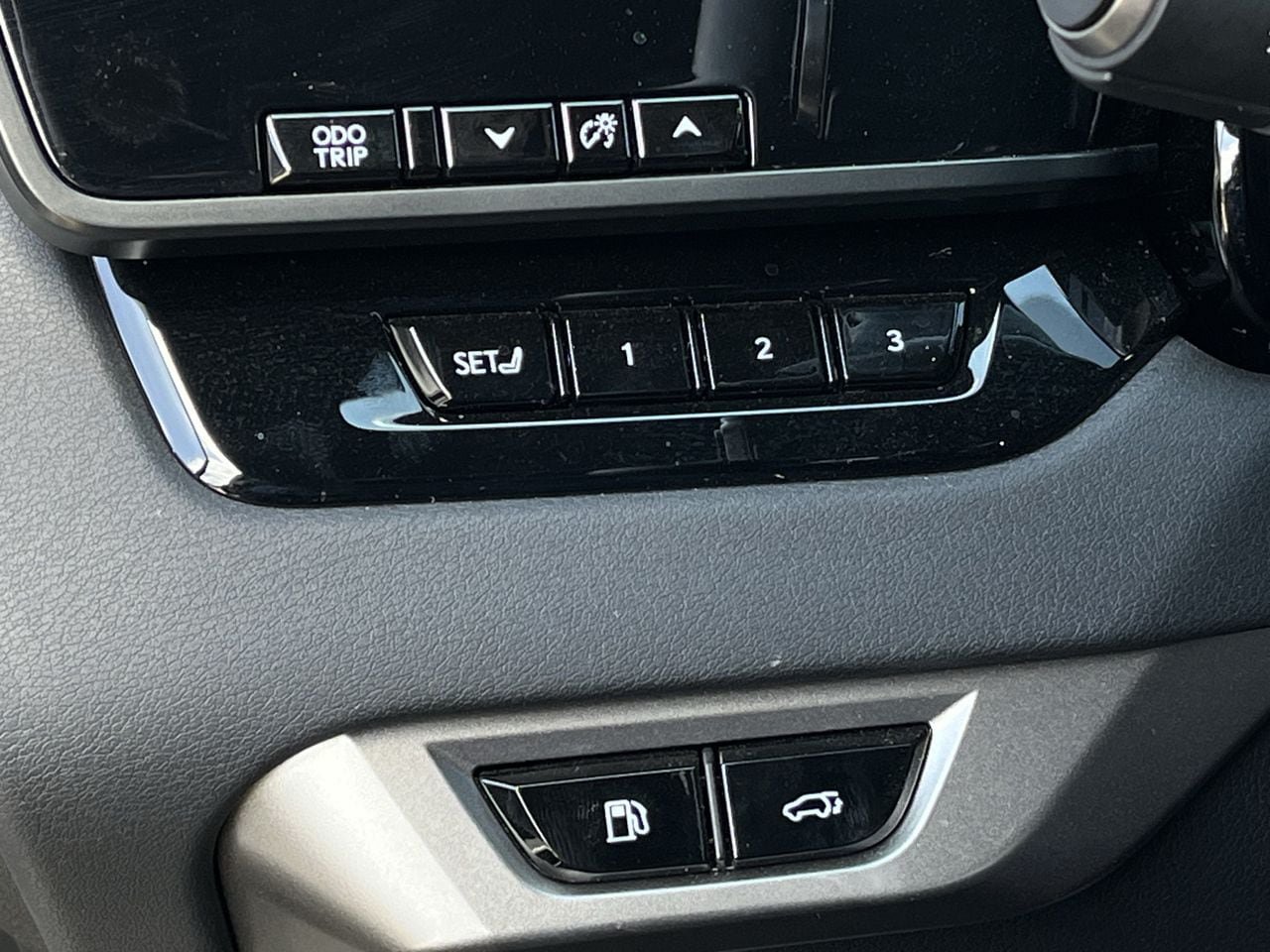 Used 2025 Lexus RX 350 Premium w/ Accessory Package (Z1) FWD image 20