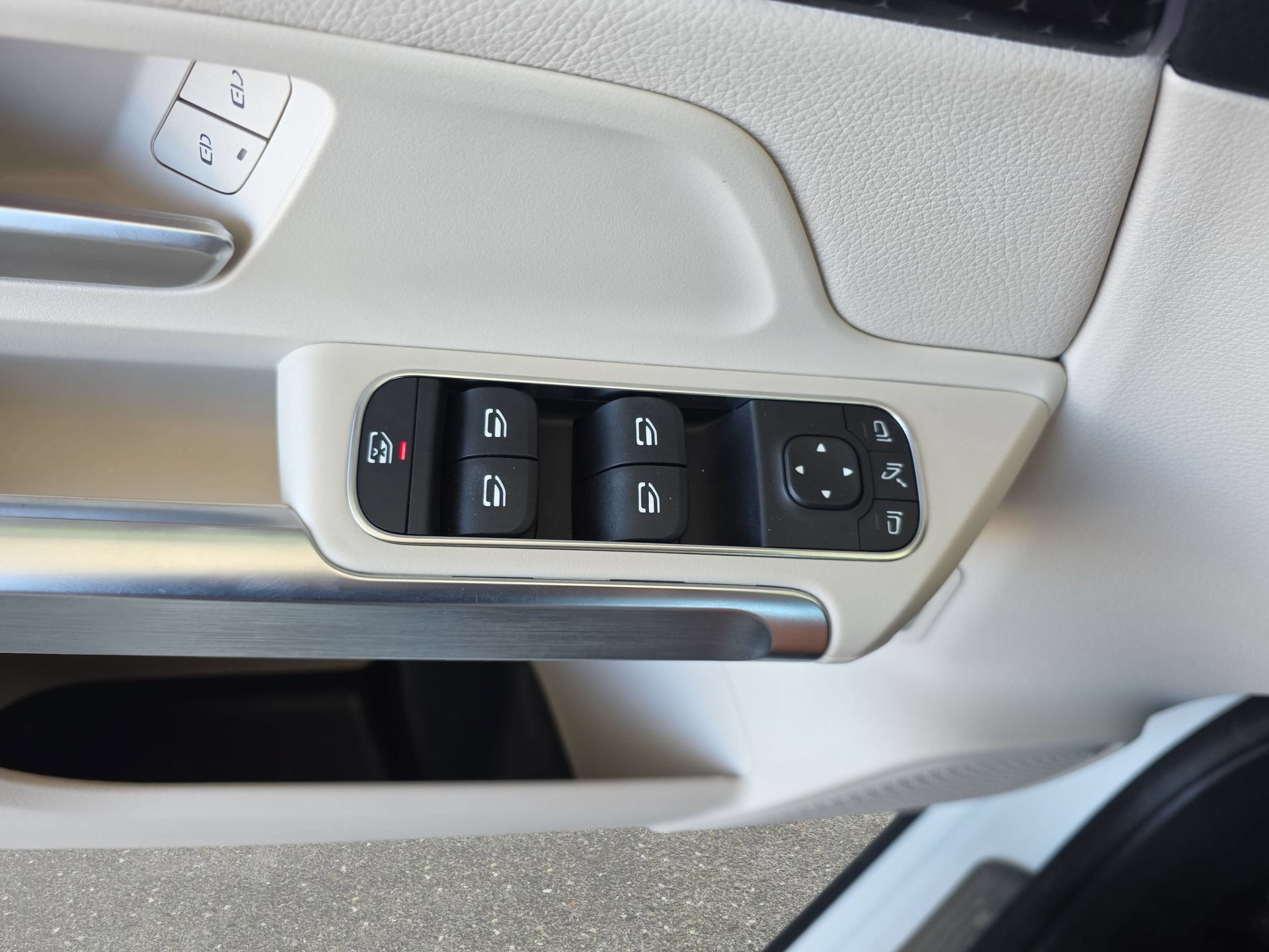 Used 2025 Mercedes-Benz GLB 250 image 27