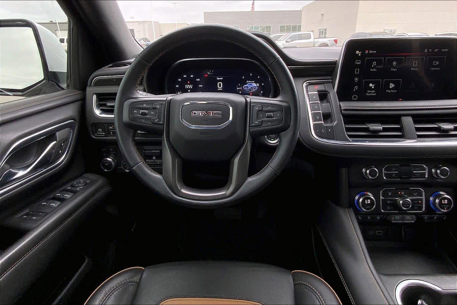 Used 2024 GMC Yukon AT4 w/ Technology Package image 6