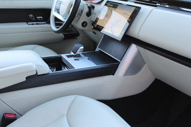 Used 2024 Land Rover Range Rover SE image 24