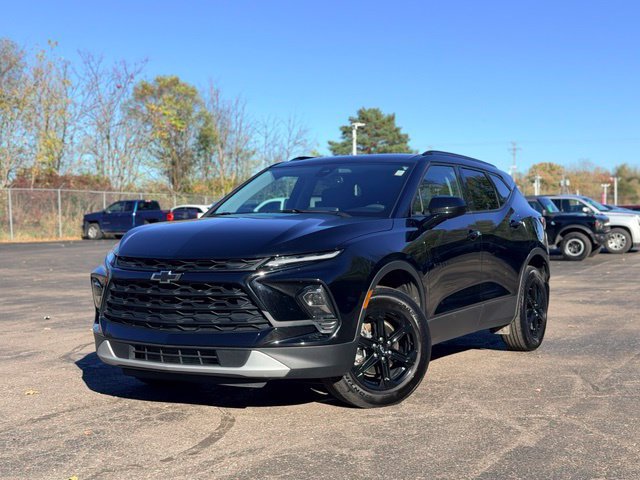 Used 2024 Chevrolet Blazer LT w/ Convenience Package AWD/4WD image 2