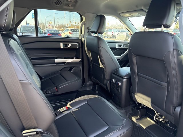 Used 2022 Ford Explorer XLT w/ Equipment Group 202A image 12