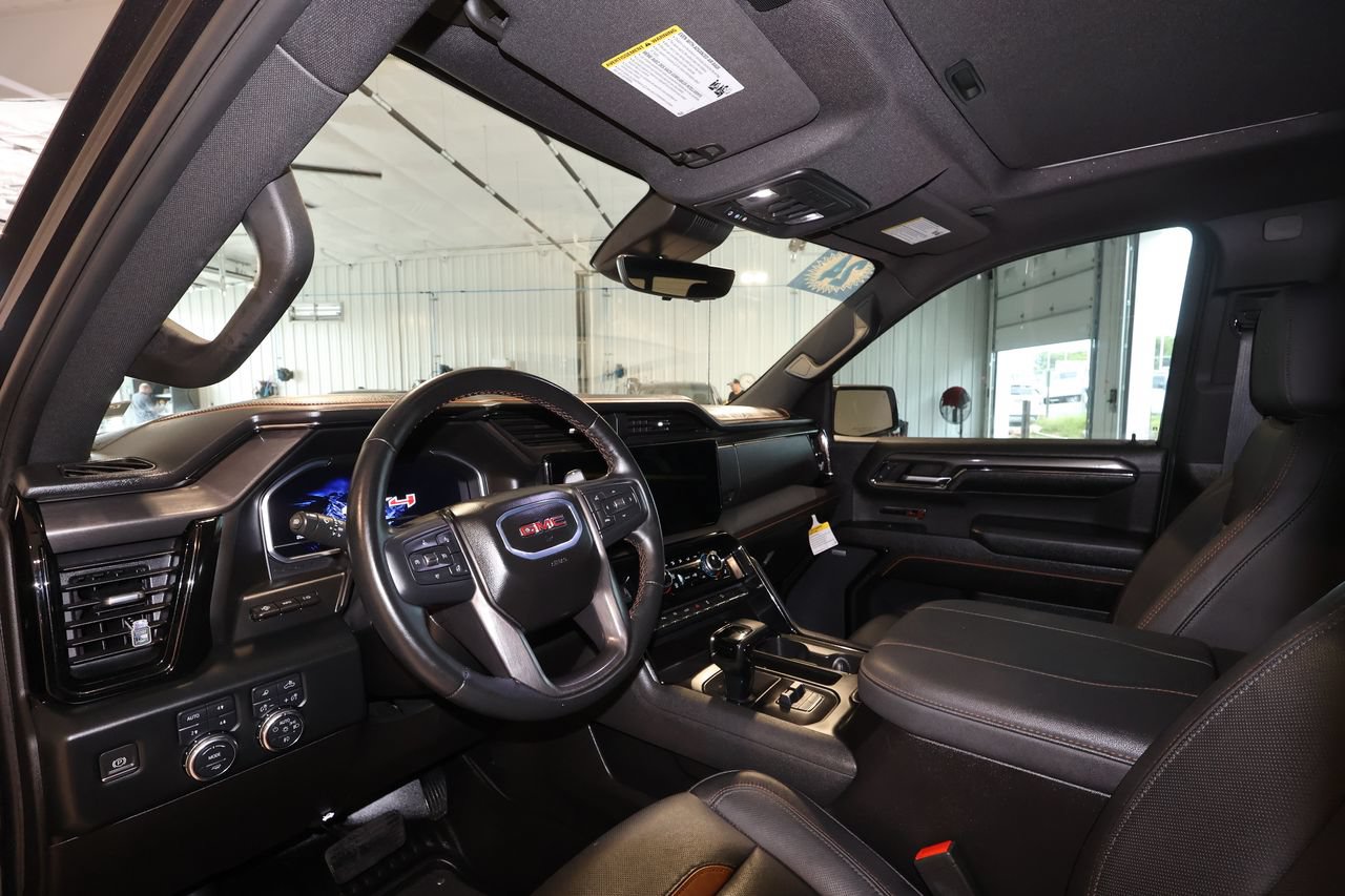Used 2024 GMC Sierra 1500 AT4 w/ Technology Package AWD/4WD image 9