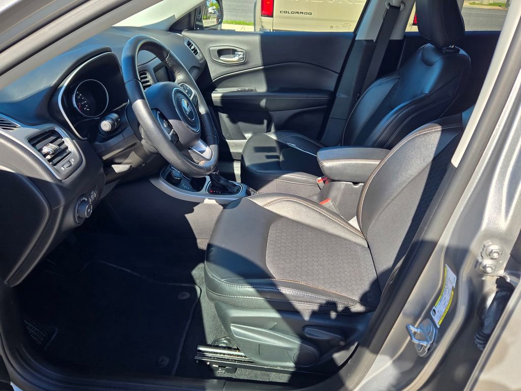 Used 2019 Jeep Compass Latitude AWD/4WD image 30
