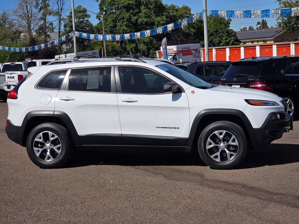 Used 2018 Jeep Cherokee Trailhawk AWD/4WD image 32
