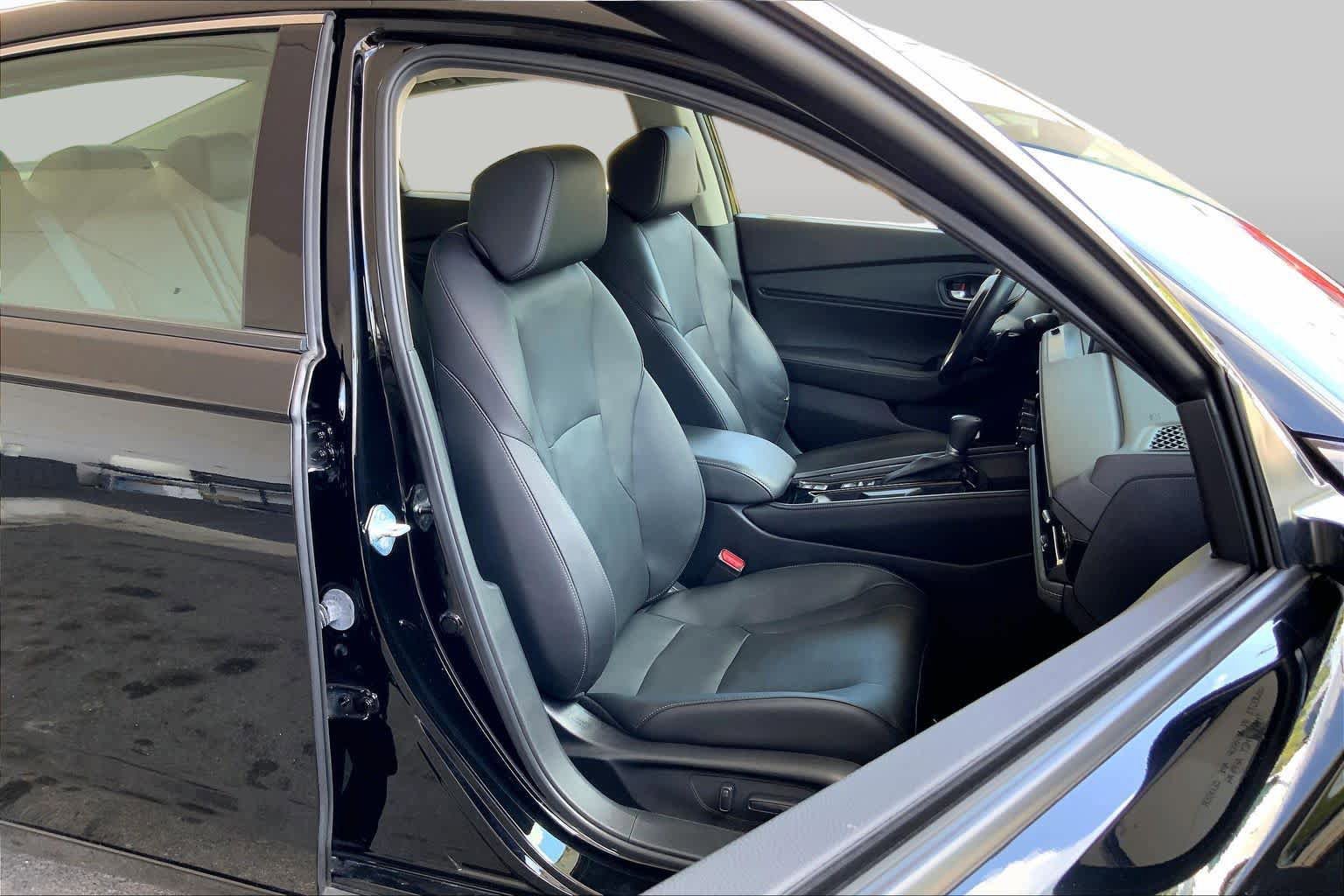 Used 2024 Honda Accord Touring image 9