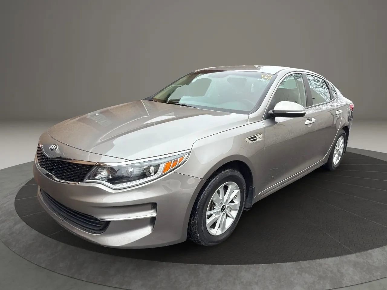 Used 2018 Kia Optima LX w/ Convenience Package image 1