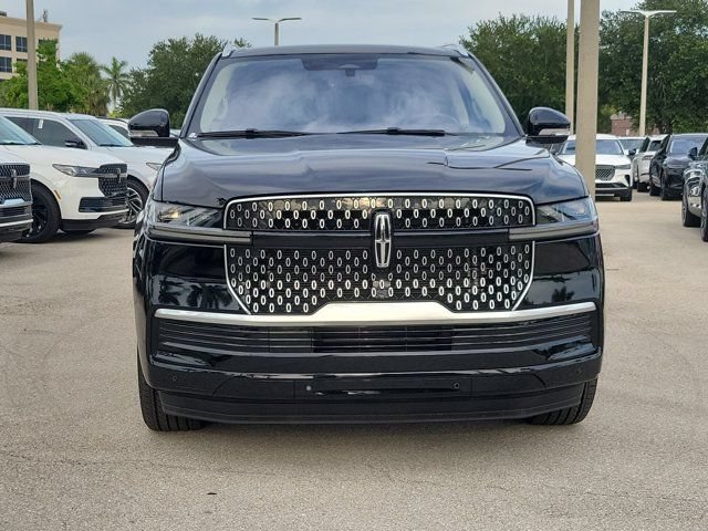 Certified 2025 Lincoln Navigator Reserve AWD/4WD image 2