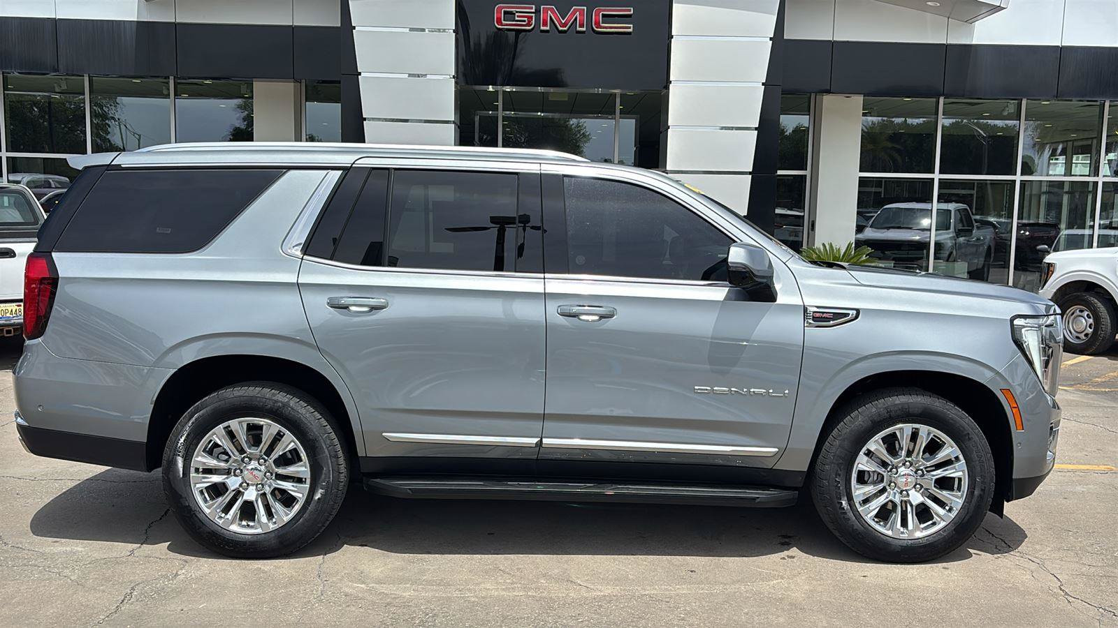 Certified 2025 GMC Yukon Denali AWD/4WD image 8