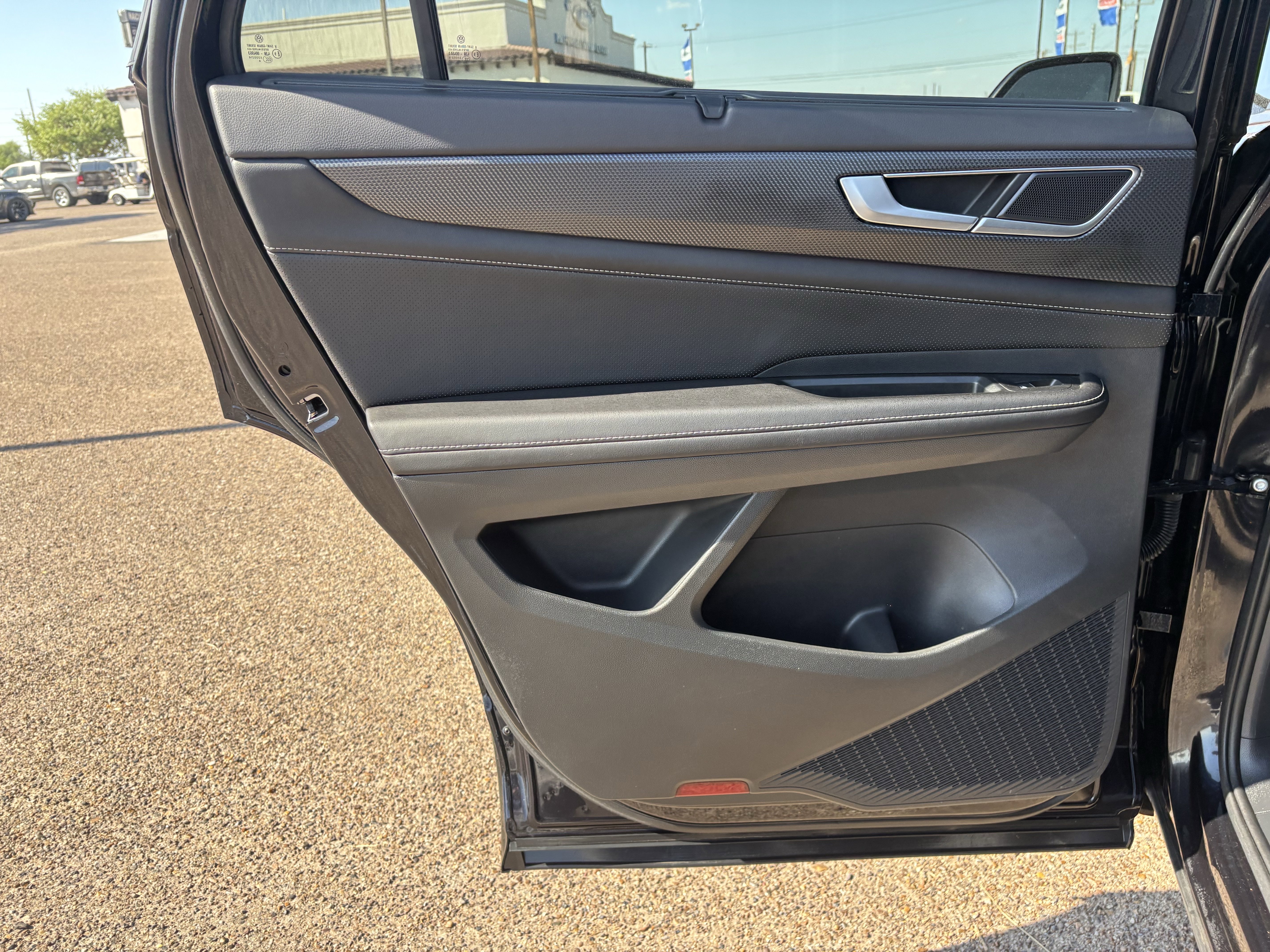 Used 2025 Volkswagen Atlas Cross Sport SEL R-Line image 14