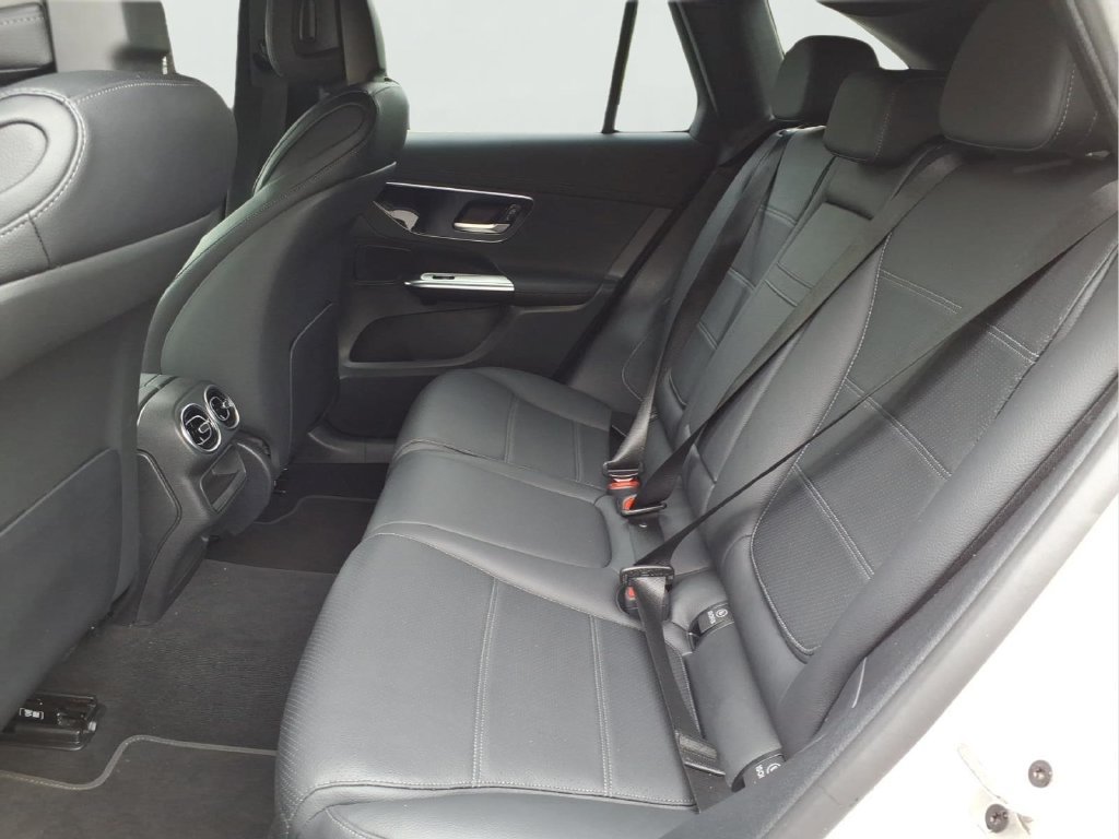 Used 2025 Mercedes-Benz GLC 300 image 20
