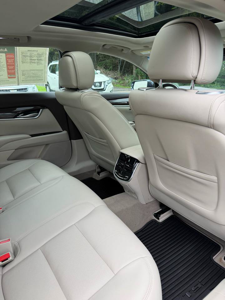 Used 2013 Cadillac XTS Premium AWD/4WD image 25