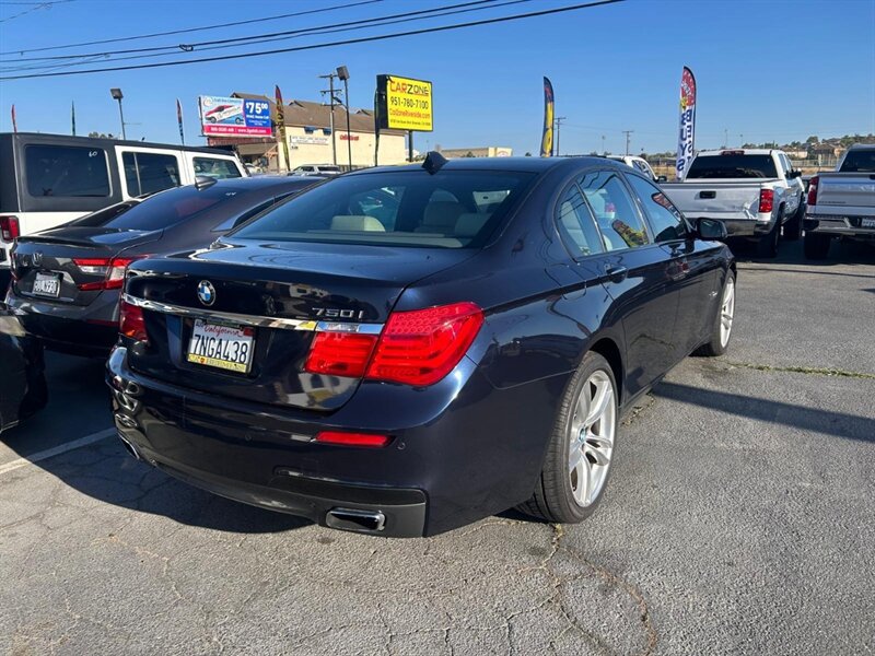 Used 2012 BMW 750i w/ M Sport Pkg RWD image 9